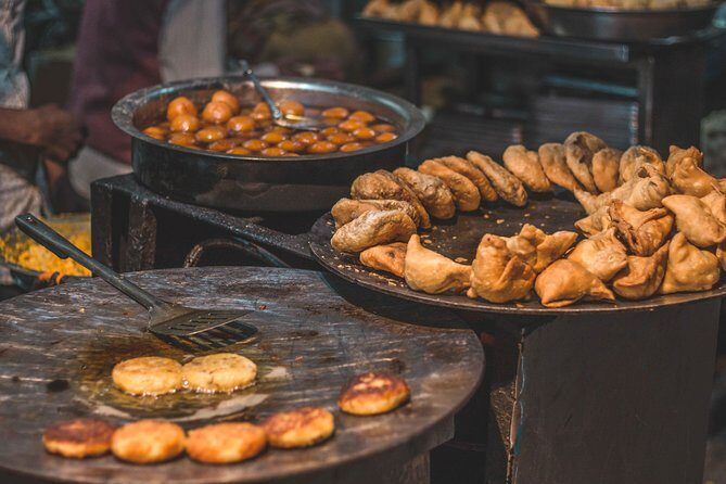 Food Walk tour of Old & New Delhi with a local guide - Transportation, Timing, and Convenience