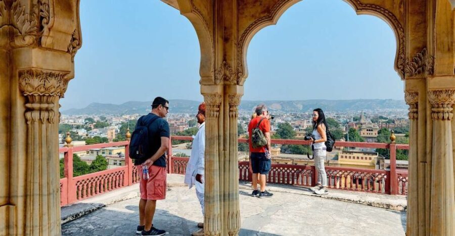 From Agra: A Day in Agra with Cab & Tour Guide - Detailed Itinerary Breakdown