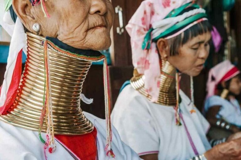 From Chiang Rai: Famous Temples and Golden Triangle Day Tour - The Practical Side: Comfort, Cost, and Group Size
