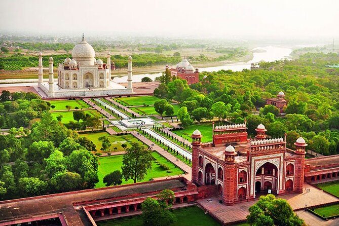 From Delhi: Agra Overnight With Fatehpur Sikri - Detailed Breakdown of the Itinerary