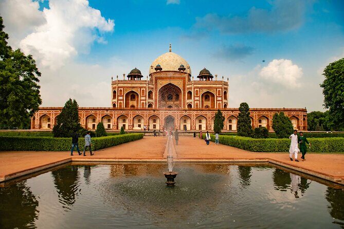 From Delhi: New and Old Delhi Private Sightseeing Tour - Exploring Old Delhi: Mughal Majesty and Bustling Markets