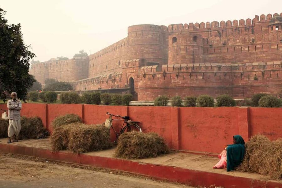 From Delhi: Private 4-Day Golden Triangle Tour with Pickup - Day 3: Agra to Jaipur — The Historic Enroute