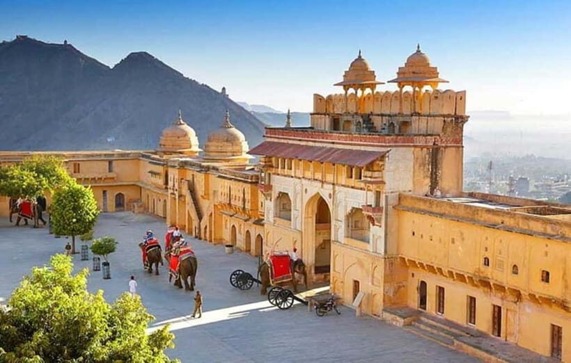 From Delhi: Private Jaipur Day Trip with Driver & Guide - Exploring Amber Fort: The Hilltop Majesty