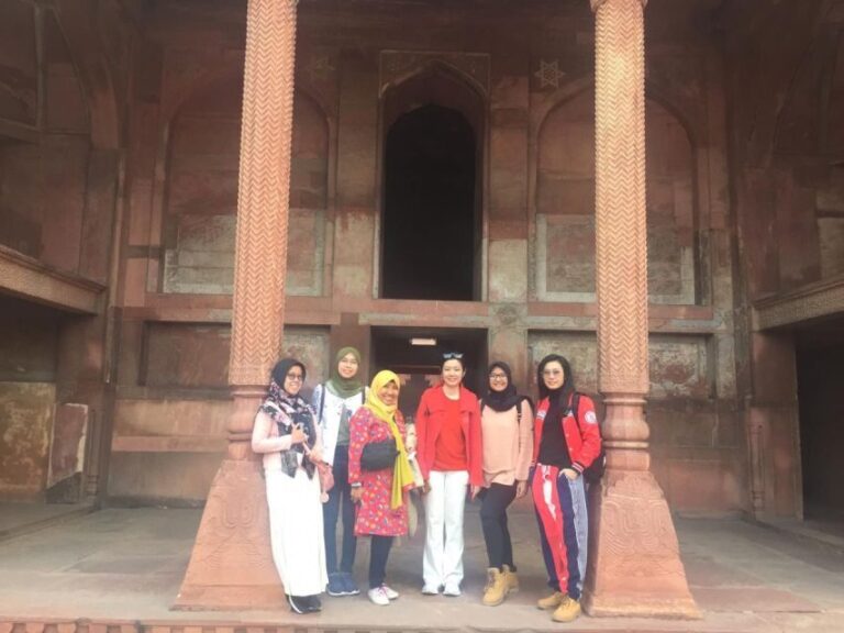 From Delhi: Same Day Taj Mahal Tour by Car with Chauffeur - The Experience of a Guided Tour