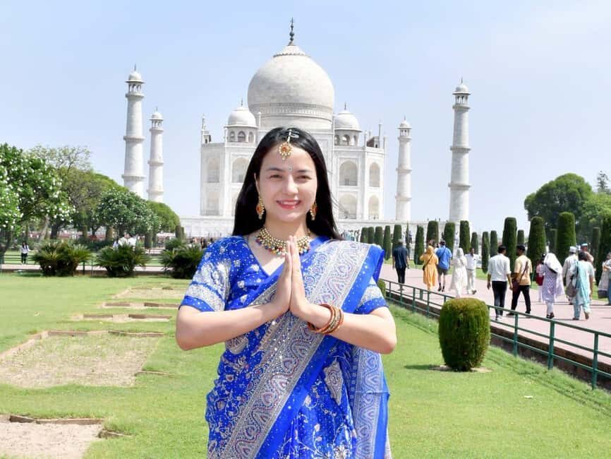 From Delhi: Taj Mahal & Agra Tour by Gatimaan Express Train - Visiting the Taj Mahal