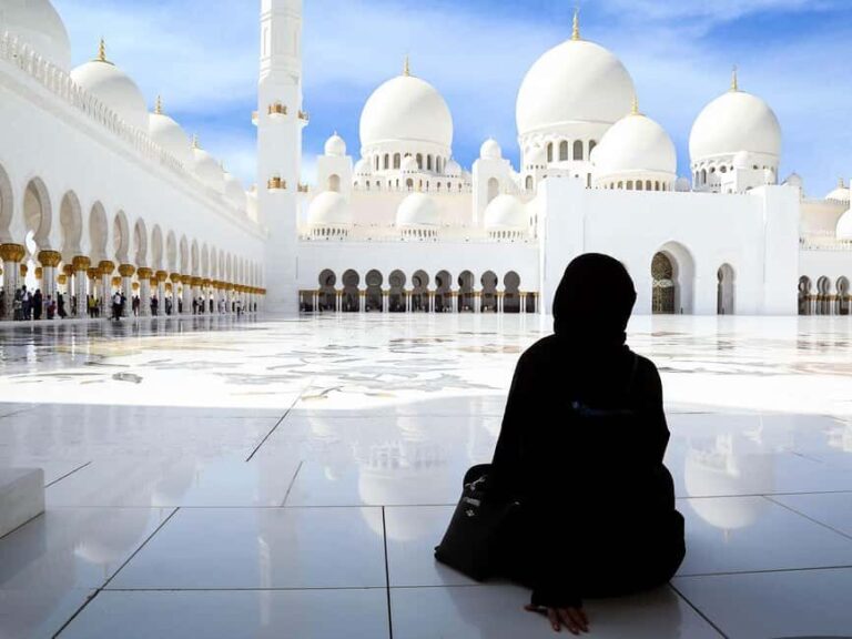 From Dubai: Abu Dhabi Grand Mosque Visit & Theme Park Option - The Choice of Attractions: What’s on Offer?