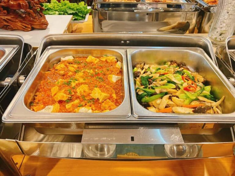 From Ho Chi Minh: Private Table Dinner on cruise Saigon - The Experience in Action