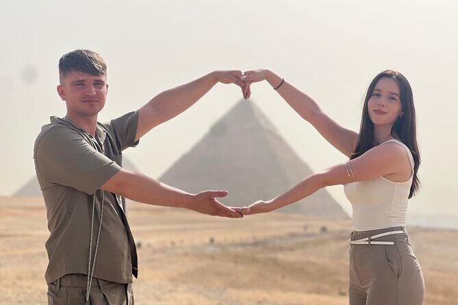 From Hurghada To Cairo and Giza Highlights Full-Day Tour - Giza Pyramids and the Great Sphinx: The Heart of It All