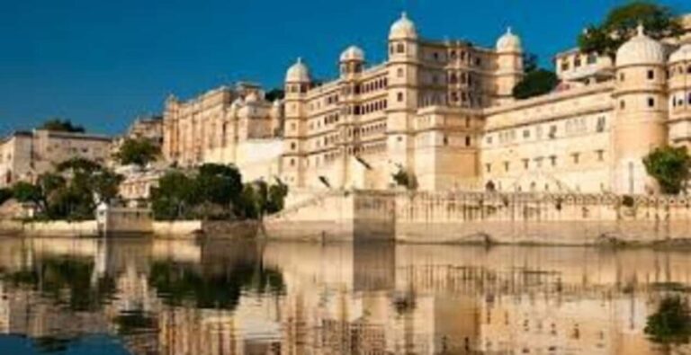 From Jaipur: 2 Days Overnight Tour Of Udaipur Sightseeing - Day Two: Palaces, Temples, and Lake Cruises