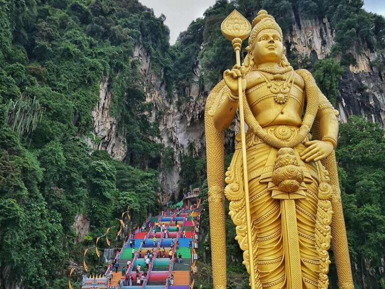 From Kuala Lumpur: Colmar Tropicale and Batu Caves Day Trip - Transportation & Group Dynamics