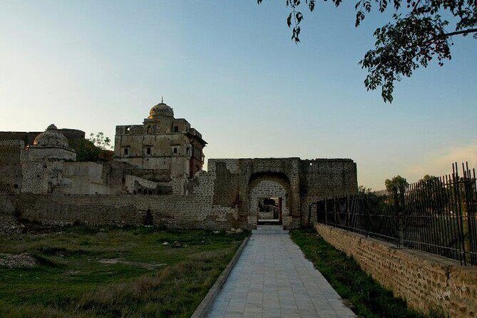 From Lahore: Katas Raj Temple, Khewra Salt Mines & Kalar Kahar Day Trip - Authentic Experiences and Highlights