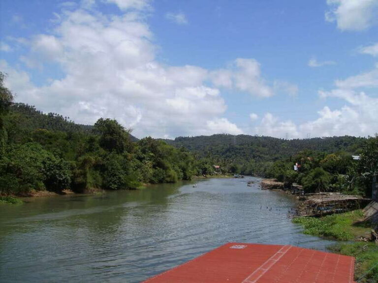From Manila: Majestic Pagsanjan Falls Adventure - Visiting Pagsanjan Falls and the Hidden Cave
