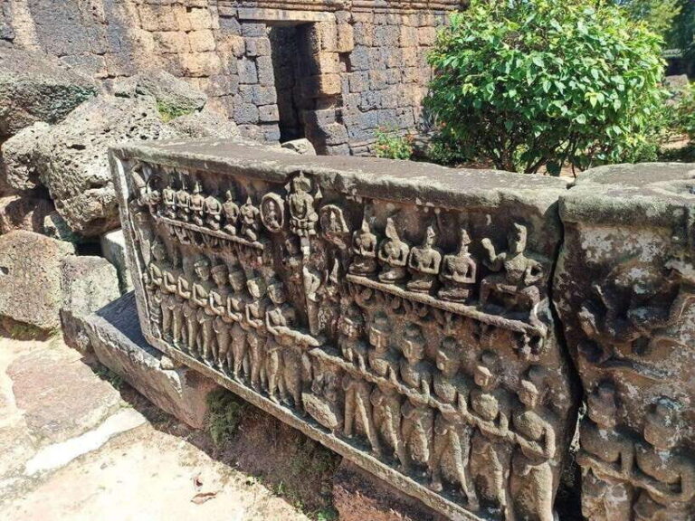 From Phnom Penh: Kampong Cham Day Trip with Nokor Bachey - Climbing Phnom Srei and Phnom Pros