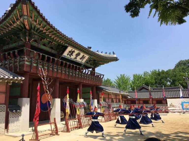 From Seoul: Starfield Library, Hwaseong , Gwangmyeong Cave - The Start: Starfield Library in Suwon