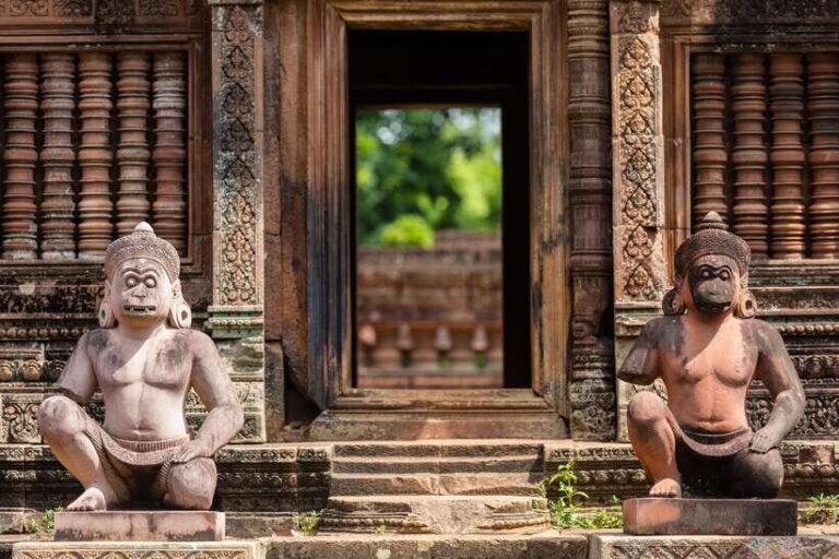 From Siem Reap: Banteay Srei Temple & Grand 5 Temple Tour - Detailed Breakdown of the Experience