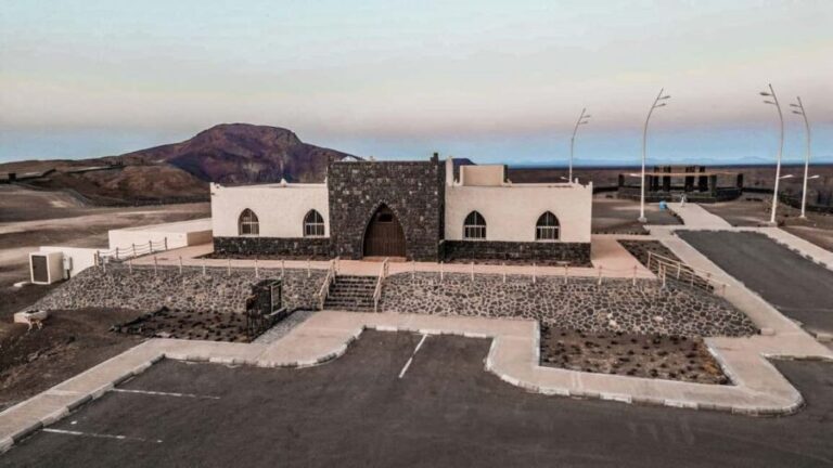 From Taif: Al-Waabah Crater Tour - Scenic Surroundings