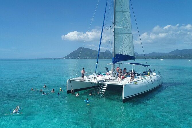 Full Day Catamaran Cruise on shared basis to Bénitiers Island - Who Will Love This Tour