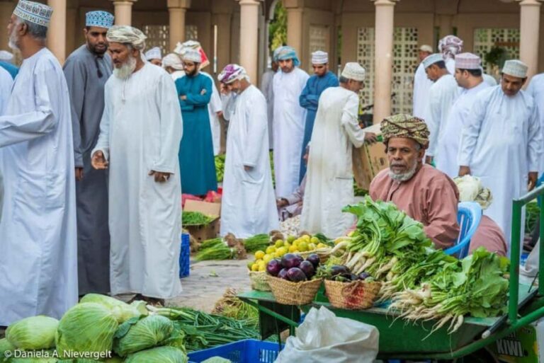 Full-Day to Nizwa Market & Fort-Jabreen Castle-Bahla Fort - How the Tour Runs