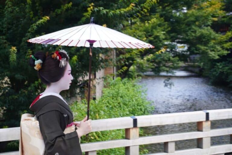 Gion at Night: Secrets and Legends of the Geishas - An In-Depth Look at the Experience