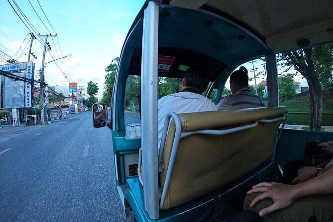 Guided Chiang Mai City Night Tour by EV Tram - Authentic Experiences and Authenticity