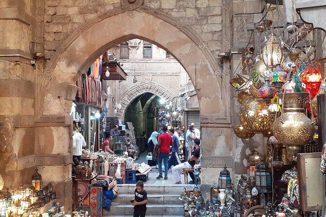 Guided full day tour to Giza pyramids, Egyptian Museum and Bazaar - The Experience’s Strengths and Considerations