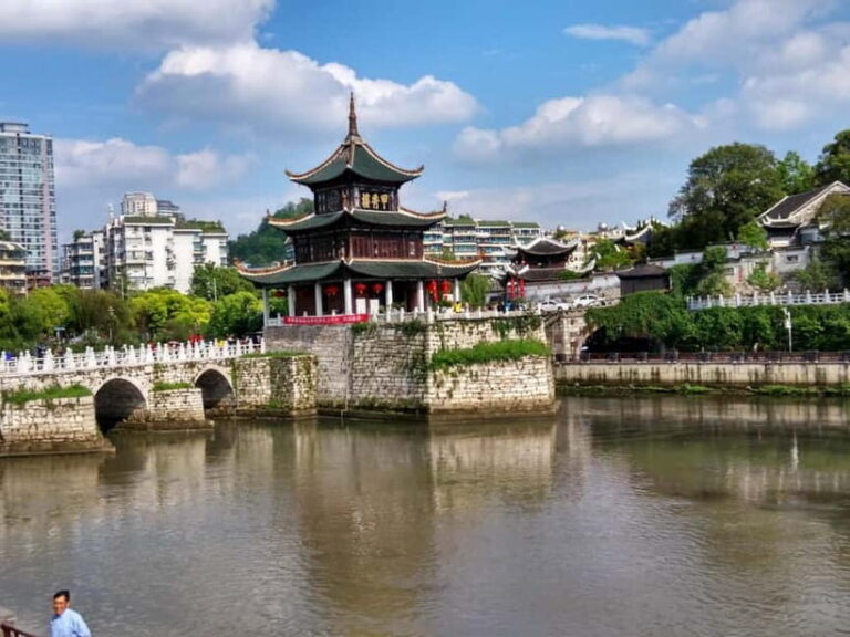 Guiyang Guided City Tour Including Hotel Pickup - FAQ