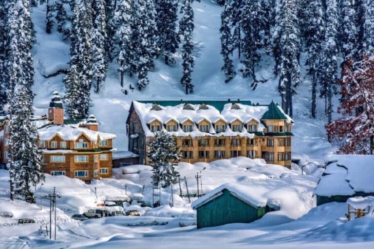 Gulmarg Snowfall Tour 3 Days 2 Nights - The Experience Provider: Taj Mahal Tourism