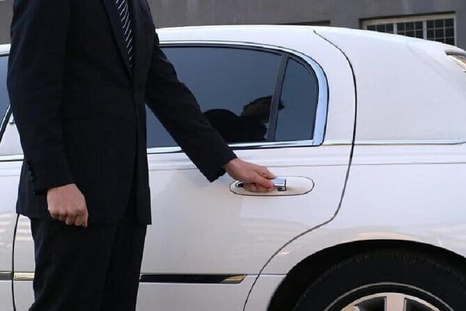 Ha Noi airport Arrival or Departure By Private car transfers - The Value of Private Transportation in Hanoi