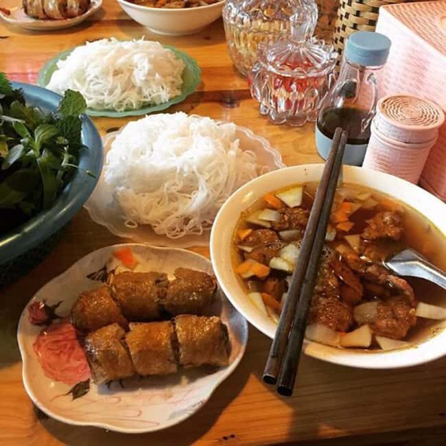 Ha Noi tasting street food tour and the Train street - Key Points