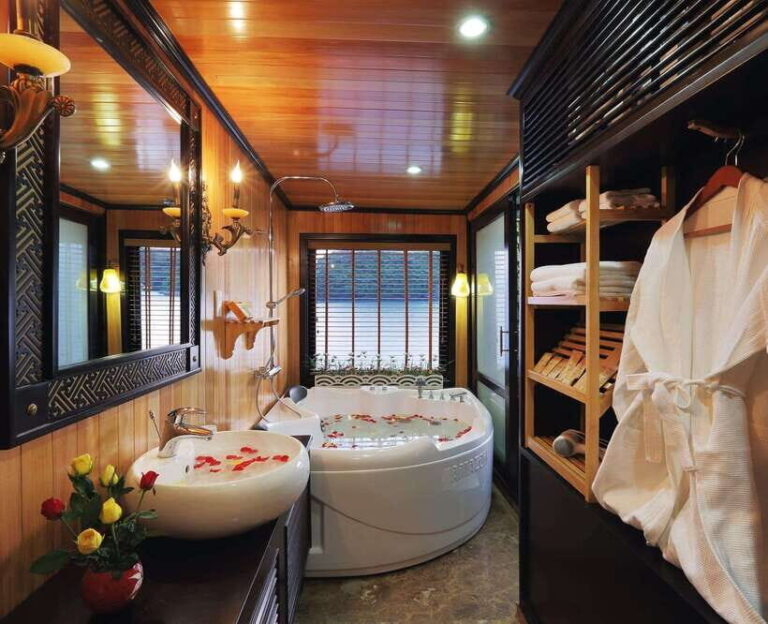 Halong Bay by Overnight Cruise with Kayak and Squid Fishing - How the Itinerary Works