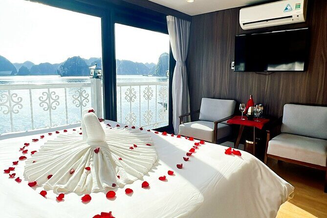HaLong, LanHa bay 2days and 1 nite Kayak on Vega Legend Cruise. - Discovering Ha Long and Lan Ha Bay