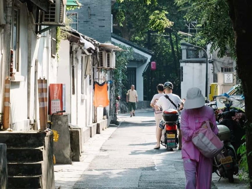 Hangzhou Insider Mini-Hike: TCM, Hill Views and Wet Market - First Stop: Da Jing Xiang - The Heart of Heritage
