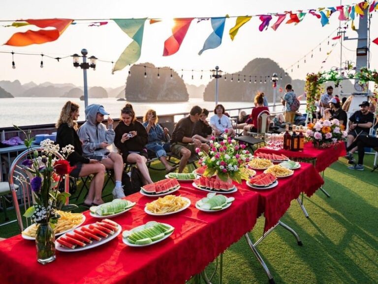 Hanoi: 1-Day Ha Long Bay Cruise w Luon Cave -Kayaking -Lunch - What Sets This Tour Apart