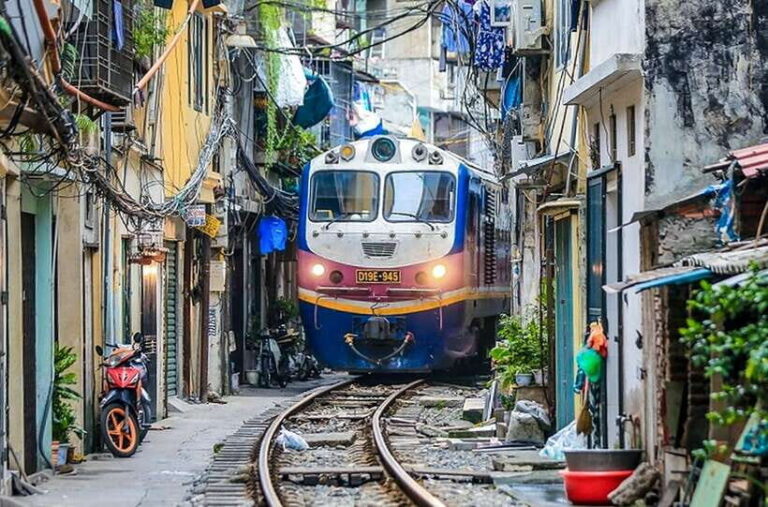 Hanoi: Guided Food Tour with Train Street Visit - A Deep Dive into the Experience