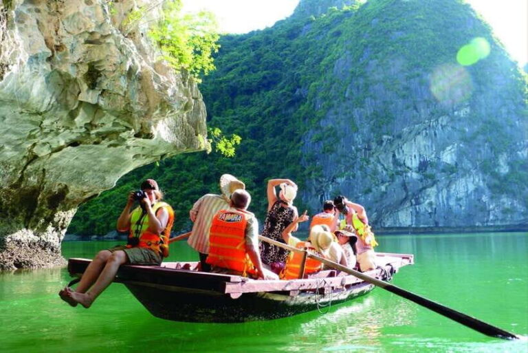 Hanoi: Halong & Lan Ha Bay Cruise with Limousine Transfer - Itinerary Breakdown & Experience