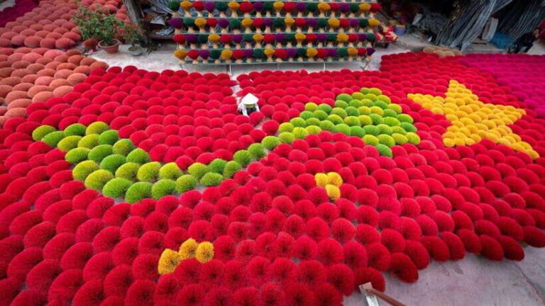 Hanoi: Highlights, Incense Village, Hat Crafting Guided Tour - Highlights and What to Expect