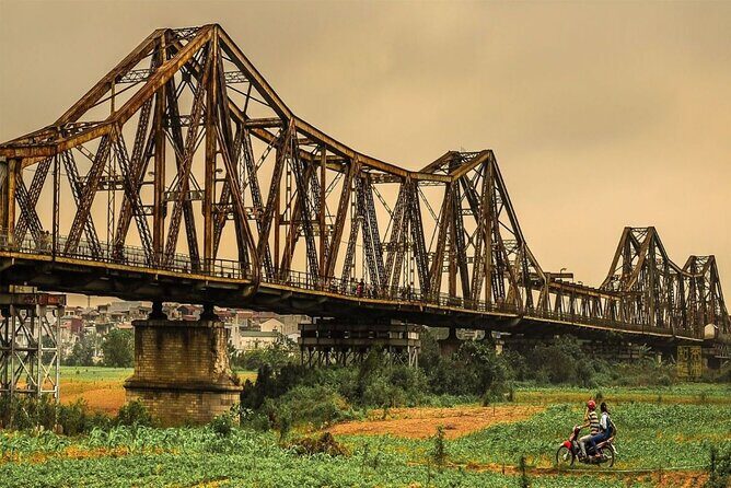 Hanoi Private Tour: Hoa Lo Relic, Train Street, All Highlights - Dive into Cultural Artifacts at the Vietnam Museum of Ethnology