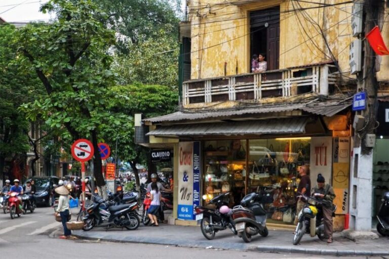 Hanoi: Walking Street Food Tour Small Group with Local Guide - Itinerary Breakdown