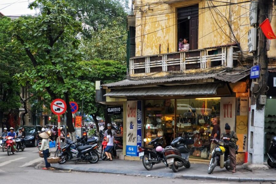 Hanoi: Walking Street Food Tour Small Group with Local Guide - Itinerary Breakdown