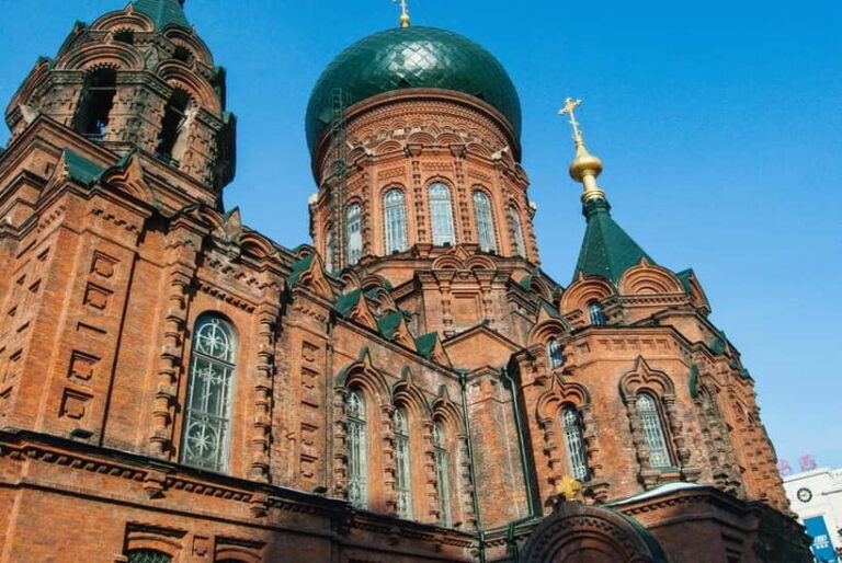 Harbin: Central Street, Baluoke Village, and Dinner Tour - Visiting the Iconic Saint Sophia Cathedral