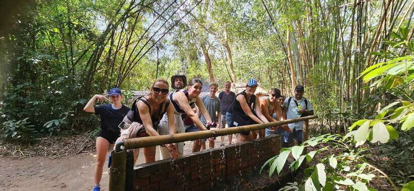 Ho Chi Minh: 1 Day Can Tho Floating Market & Cu Chi Tunnels - Cai Rang Floating Market: A Morning of Activity