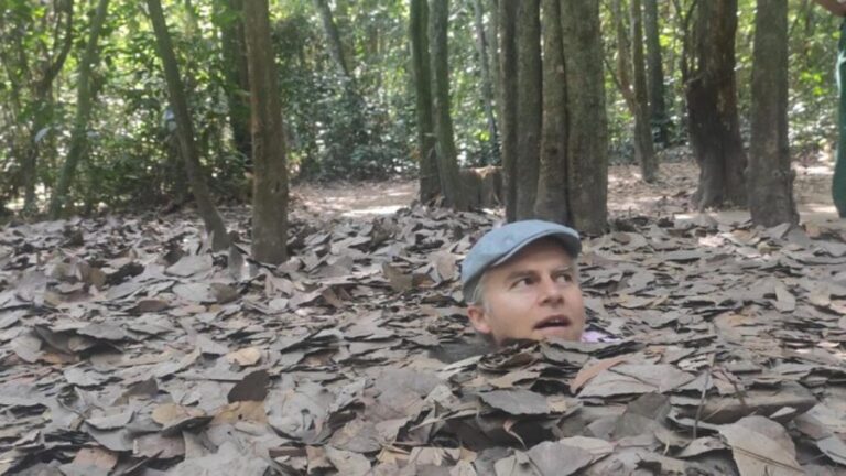 Ho Chi Minh City: Cu Chi Tunnels and Gun Shooting Experience - Lunch and Rest Stop: A Break in the Countryside