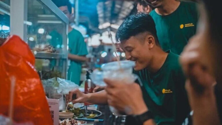 Ho Chi Minh City: Street Foodie Night Cycling Tour - Who is This Tour Best For?