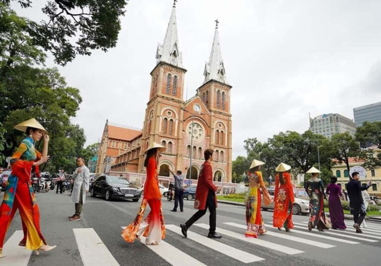 Ho Chi Minh: Private Full-Day Highlights & Bitexco Skydeck - What to Expect: A Deep Dive