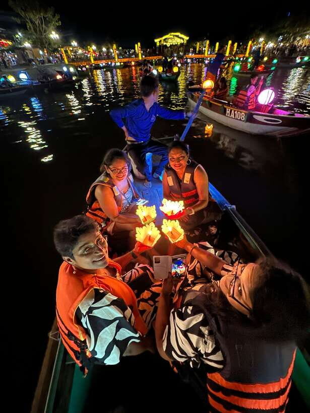 Hoi An: Lantern-Lit Streets, enjoy local food, and Boat Ride - Exploring the Sights: What’s Included