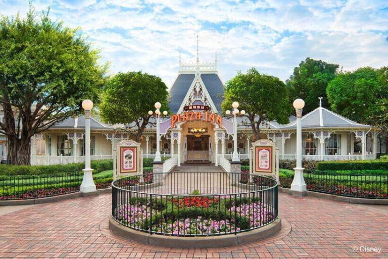 Hong Kong Disneyland: Plaza Inn Dim Sum & Barbecued Set - The Cultural Touch: Disney Meets Chinese Zodiac Art