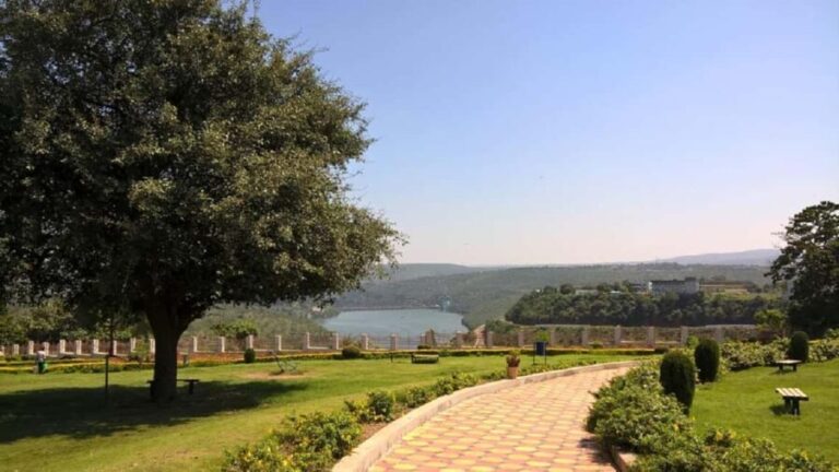 Hyderabad: Srisailam Pilgrimage Day Trip with Local Guide - Exploring Hidden Corners with a Local Guide