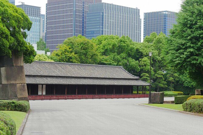 Imperial Palace East Garden and Heritage of Edo Castle Tour - Exploring the East Gardens of Edo Castle