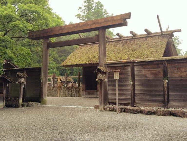 Ise: Full-Day Guided Tour of Shrines and Oharaimachi - Visiting Toyouke Daijingu and Sarutahiko Shrine