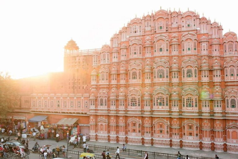 Jaipur: Amber Fort, City Palace, and Hawa Mahal Day Tour - Savoring Local Flavors and Shopping